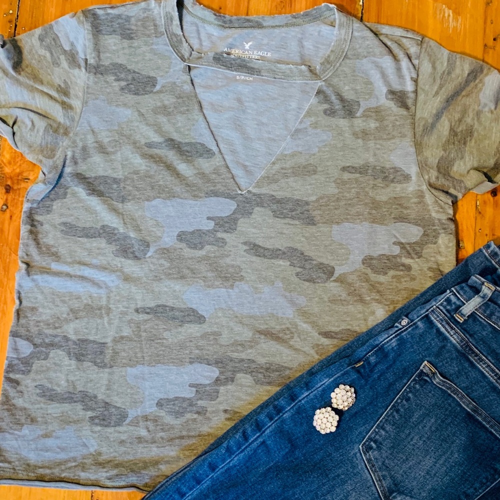 Camo print American Eagle tshirt!